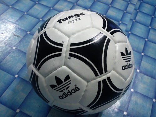 Essa bola esteve presente em qual edição da Copa do Mundo?