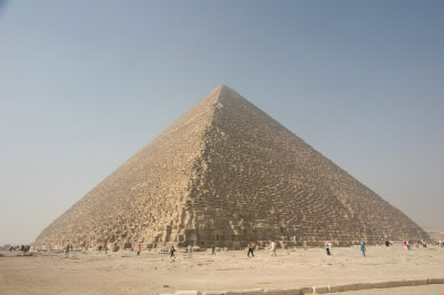 Combien a-t-il fallu de blocs de pierre pour construire la pyramide de Khéops ?