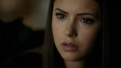 Dans la saison 4, Elena devient un vampire. Mais qu'est-ce qui est à l'origine de sa transformation ?