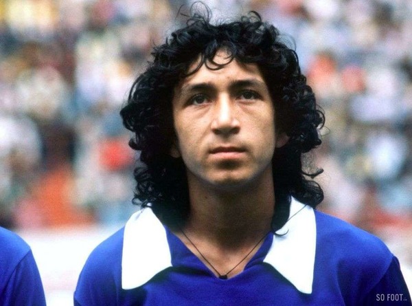 Quel était le surnom du joueur salvadorien Jorge Alberto González ?