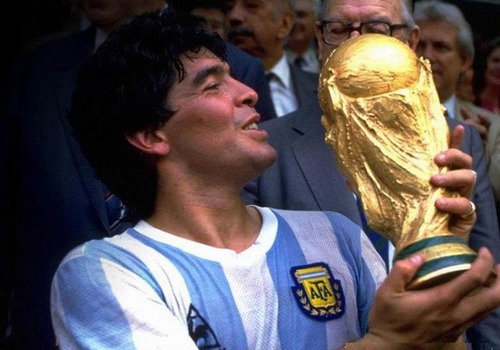 En quelle année Maradona a arrêté le football ?