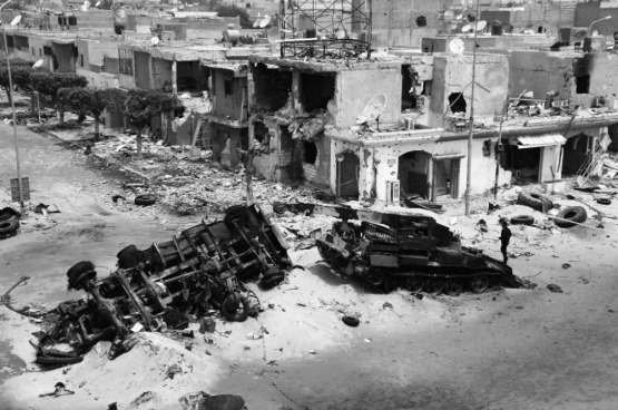 Le 15 avril, quel pays est bombardé par les États-Unis ?