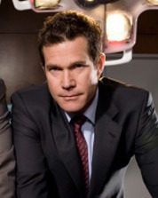 Sean McNamara ( acteur de la photo ) joue un chirurgien esthétique dans la série tv appelée ?