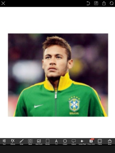 Qui c'est ce joueur de foot qui joue au Brésil ?