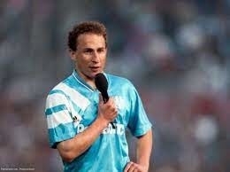 Le 25 avril 1992 quand il fait ses adieux à Marseille, contre quelle équipe JPP va-t-il disputer son dernier match au Vélodrome ?