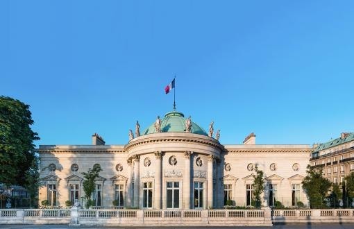 Lors de quel événement l’hôtel de Salm à Paris, devenu le siège de la grande chancellerie de la Légion d’honneur, est-il dévasté par les flammes ?