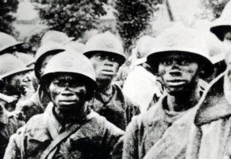 Les massacres de tirailleurs sénégalais. Mai-juin 1940). "Les exécutions eurent lieu lors de la....