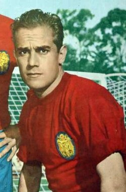 L'UEFA désigne ce joueur de l'Inter Milan comme meilleur joueur du tournoi. Il s'agit de...