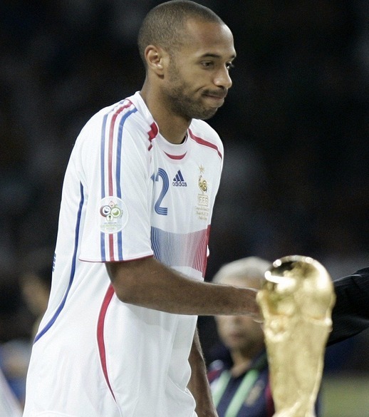 La France s'incline en finale de ce Mondial face à l'Italie. Thierry Henry a-t-il participé à la séance de tirs aux buts?
