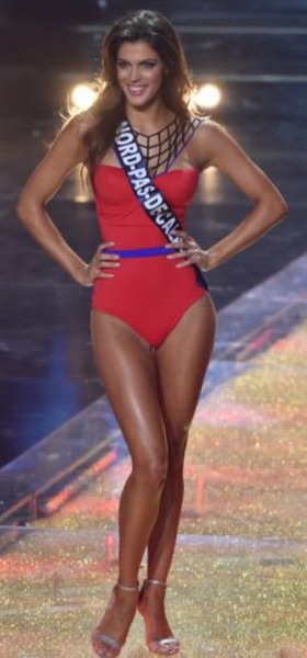 Quel âge avait-elle lors de son sacre Miss Univers ?