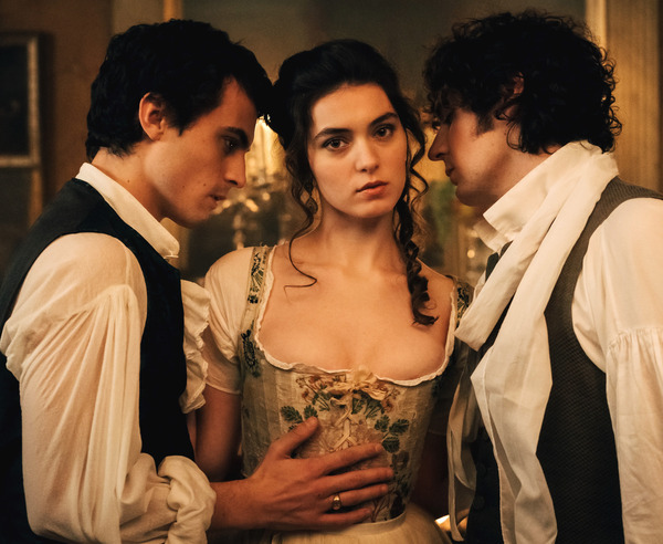 Quel est le nom de cette série française dont Anamaria Vartolomei tient la tête d'affiche ?