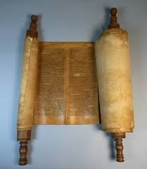 La torah est le livre sacré de quelle religion monothéiste ?