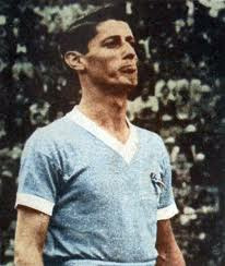 À la 66e minute, Juan Alberto Schiaffino égalise. De quel club ce joueur est-il alors une vedette ?