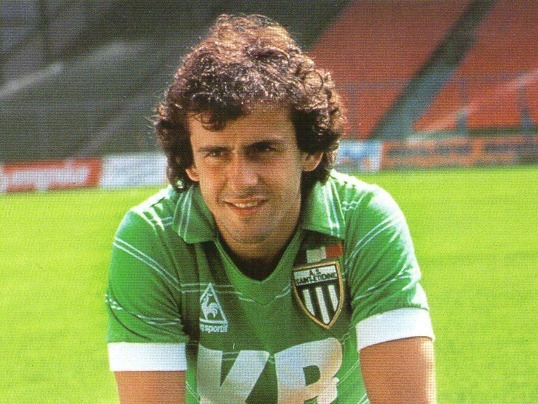 Quel joueur de foot français, capitaine lors de la victoire à l’Euro 1984, a été le Ballon d’Or 1983, 1984 et 1985 ?