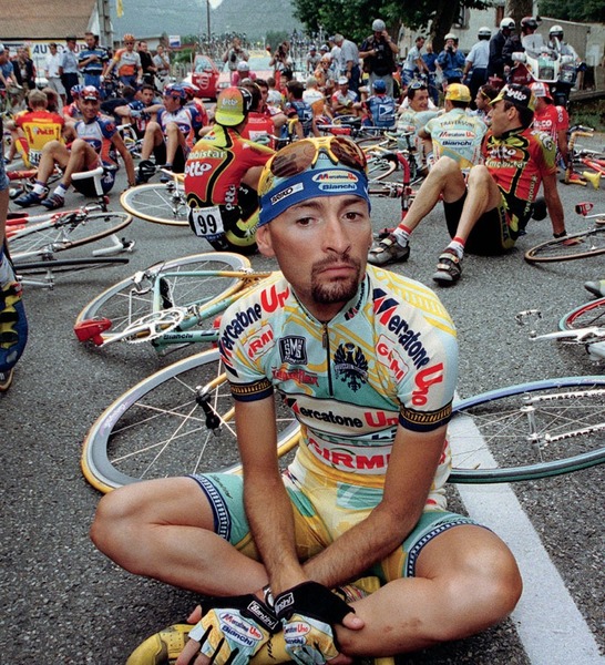 Marco Pantani "le pirate" à remporté le Giro et le Tour la même année mais laquelle ?