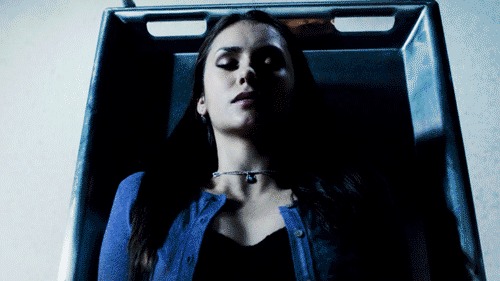 Dans quelle saison Elena est devenue un vampire ?