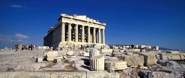 Dans quel pays se situe l'Acropole ?