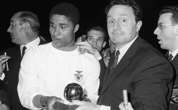 En 1965, Eusébio est devenu le premier Portugais à remporter cette récompense.