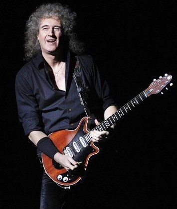 Brian May, le guitariste du groupe Queen, est aussi :