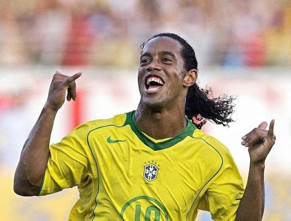 Avec la Seleção, Ronaldinho compte...