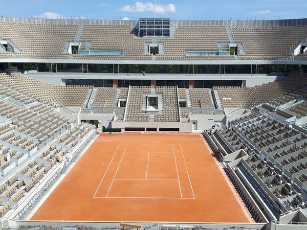 Quel est le nom du court central de Roland-Garros ?