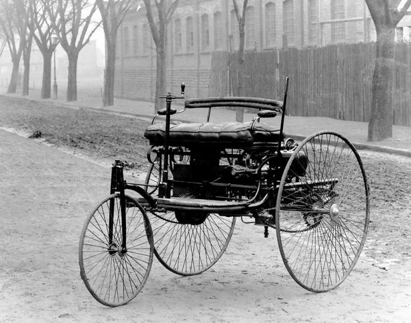 Qui est l'inventeur de la première automobile ?
