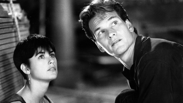 Dans quel film Demi Moore et Patrick Swayze forment-ils un couple inséparable ?