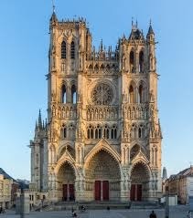 Quelle est cette cathédrale, chef-d'oeuvre de gothique "rayonnant" ?