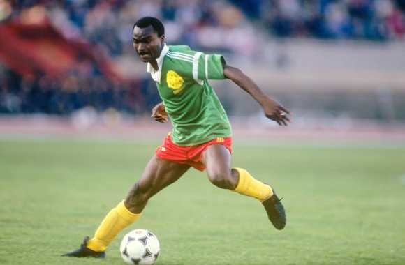 Plus vieux footballeur buteur de l'histoire de la Coupe du monde, Ballon d'or africain en 1976 et 1990.