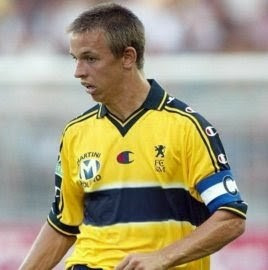 Firme pétrolière associée pendant de nombreuses années au FC Sochaux-Montbéliard, je suis ...