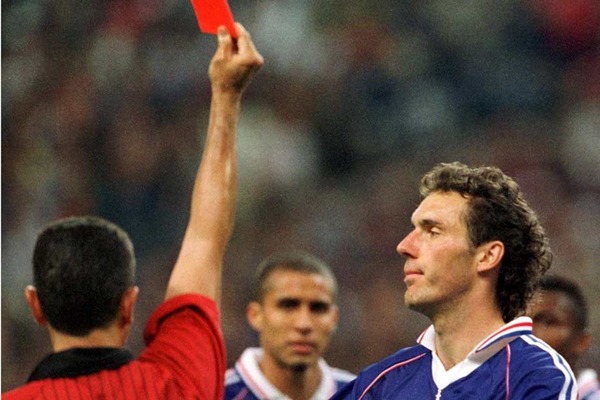 Contre quelle équipe Laurent Blanc a-t-il reçu un carton rouge lors du Mondial 98 ?