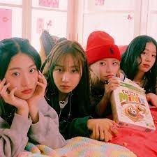 Quel est le groupe qui chante la chanson « Cupid » viral dans le milieu de la K-pop mais aussi sur Tiktok ?