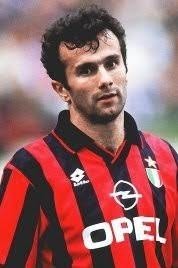 L'élégant ancien joueur yougoslave du Milan AC ?