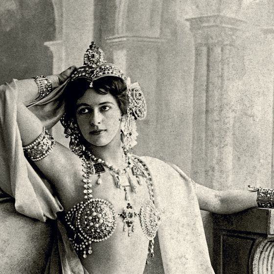 Vrai ou faux ? Le vrai nom de Mata Hari, danseuse et présumée espionne pendant la Première Guerre mondiale, est Margaretha Geertruida Zelle.
