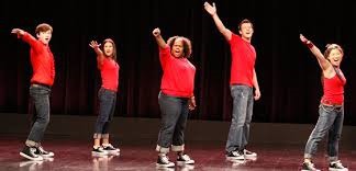 Quelle est la chanson principale de Glee ?