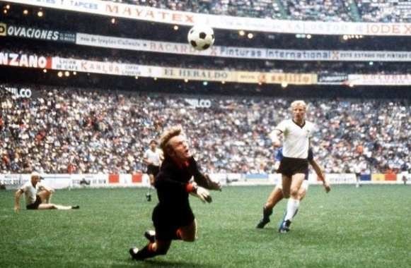 Lors du Mondial 70, quelle équipe ne se trouve pas dans le groupe de poules des allemands ?