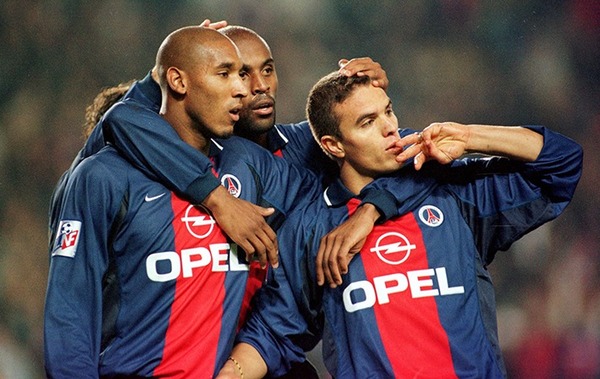 Avec Robert et Anelka, quel joueur du PSG a participé a la coupe des confédérations 2001 ?