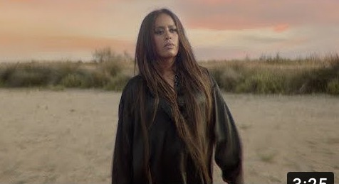 A quel clip d’Amel Bent cette image appartient-elle ?