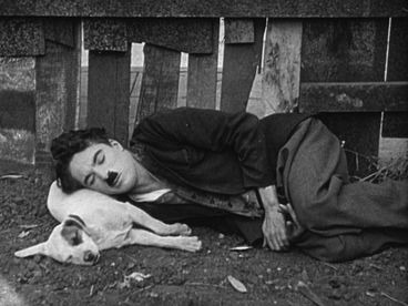 Dans quel film de 1918, un toutou partage-t-il l'affiche avec Charlie Chaplin ?