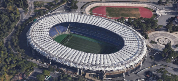 Quel est ce stade inauguré en 1952 où coréside l'AS Rome ?