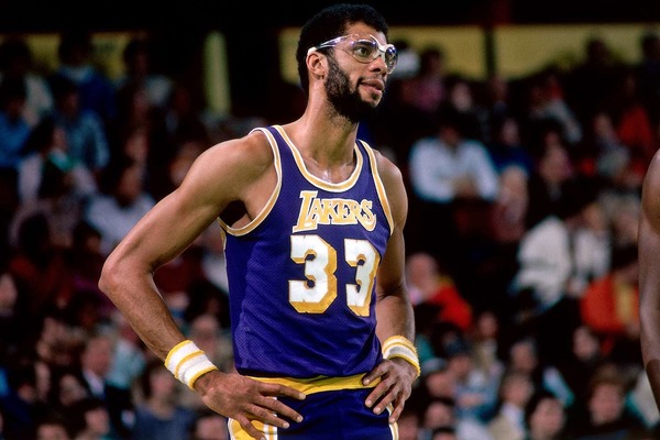 Joueur des Lakers de 1975 à 1989, c'est le célèbre......