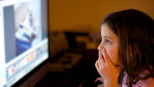 Les écrans sont-ils dangereux pour les yeux de nos enfants?