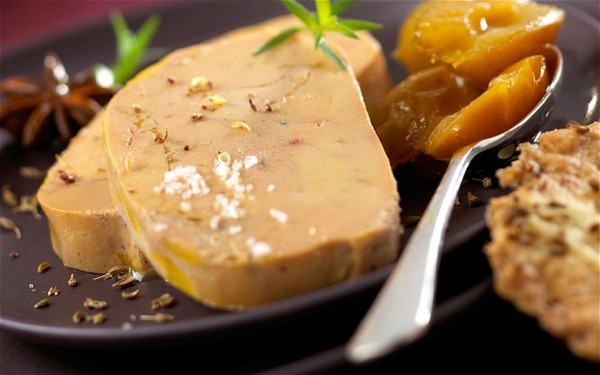 Combien d'appellations, ne contenant que du foie gras et un assaisonnement, peuvent bénéficier du terme "Foie Gras" dans la dénomination de vente ?