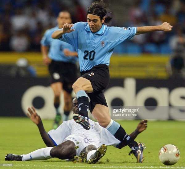 Lors du Mondial 2002, quel Français a été expulsé dans le match face à l'Uruguay ?