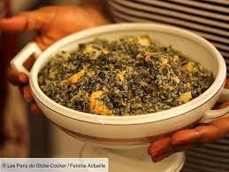 Repas camerounais de variétés alimentaires de Vernonia. Il s'agit d'un plat préparé à base d'une plante légumière dont les feuilles sont consommées vertes, mais aussi dans une moindre mesure séchées ?