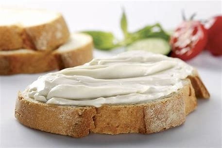 Quel fromage met il à l'honneur dans une de ses chansons ?