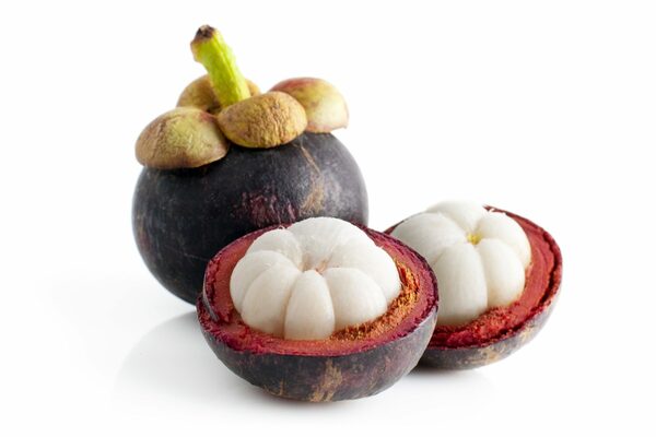 Bon, pour faire passer tout ça, on va terminer avec ce fruit, originaire d'Asie, dont je ne dirais qu'une chose, c'est le petit Jésus en culotte de velours !
