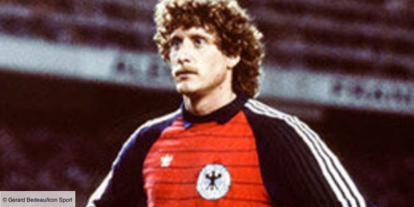 Il est le portier allemand lors du Mondial de 1982, il s'agit de ?