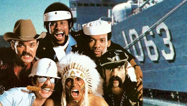 Quel groupe a chanté "In the Navy" en 1979 ?