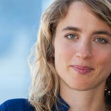Actrice française ayant joué dans "Suzanne", "120 battements par minute" et "Les combattants" ?